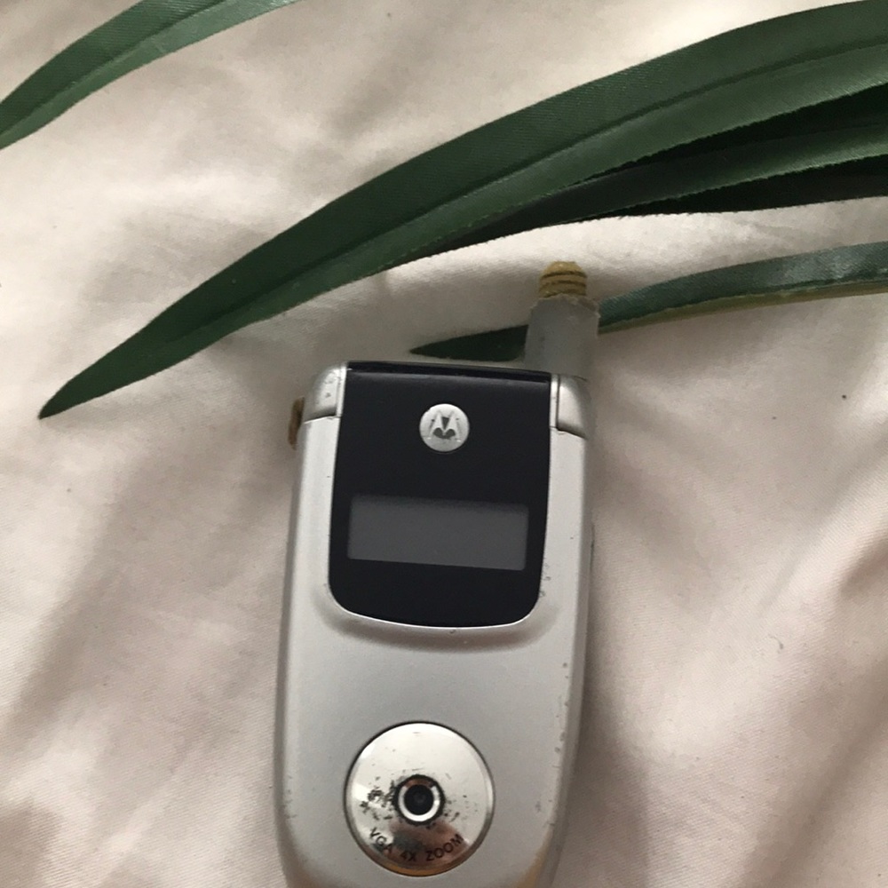 Motorola vga 4x zoom flip phone